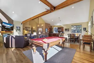 Image de Heavenly Mountain Chalet - Skiing, Pets, Hot tub