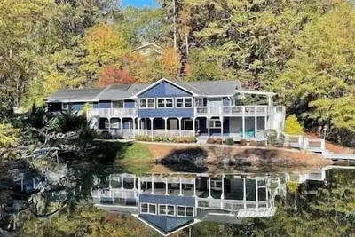 Image de Lake Keowee Home w Dock, Kayaks, Hot Tub!