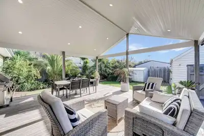 Image de Elwood Escape Stylish and Spacious Surfside Living