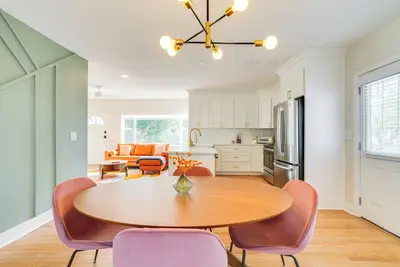 Image de Mid-Century Lakeland Home w/ Game Room!