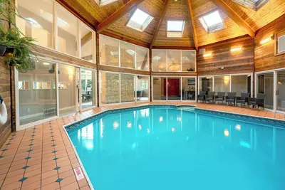 Image de Fabulous Union Pier home- heated indoor pool & private tennis\/pickleball court!