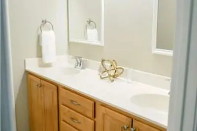 Image de Spacious & Stylish Dual Apartments in Moss Point