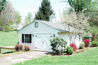 Image de Charming cottage in Lynchburg close to the Blue Ridge Mountains & Liberty U