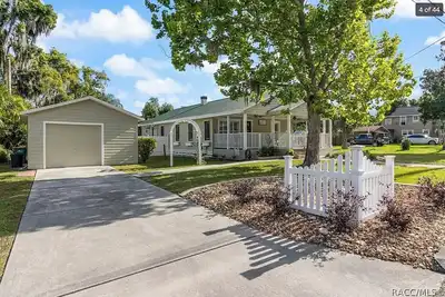 Image de 2-bedroom house, fits 6, bike trails, pet friendly, lakes, downtown night life!