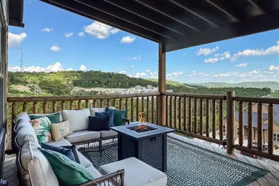 Image de Dreamweaver Cabin | 180 degree views, Hot tub, Dog-friendly, Pickleball