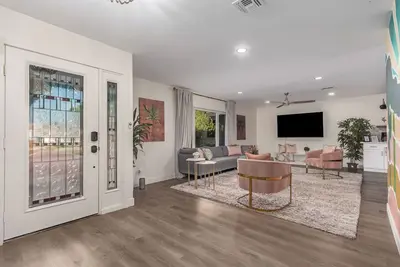 Image de Relax Rejuvenate in Luxury Pool/Hot Tub Spacious 4br/2b Kings - Sunny Scottsdale
