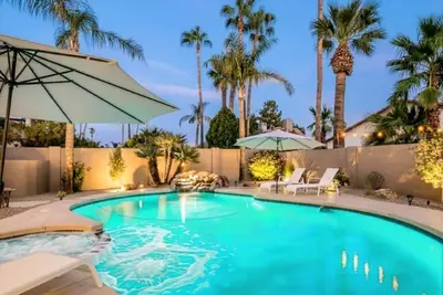 Image de Beautiful 2-Story house in delightful Scottsdale!
