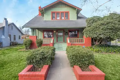 Image de Iconic Tower Craftsman - Contemporary Chic, 4 Bdr