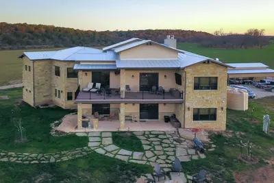 Image de Twin Hills River Ranch Elegant Goldthwaite Escape, sleeps 20+ May Special 550