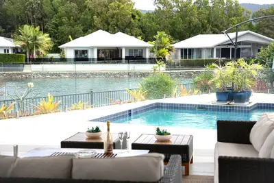 Image de Lakeside Luxury:stroll to beach&restaurants