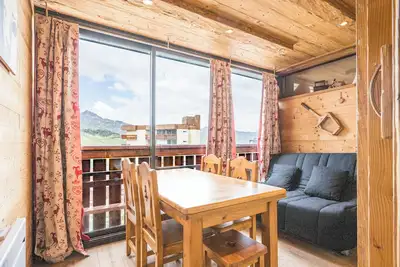 Image de Appartement '6p Au Pied Des Pistes' avec vue sur les montagnes, balcon et Wi-Fi
