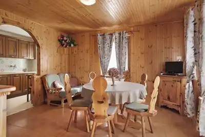 Image de Appartement 'La Maison Du Bonheur Lillaz' avec vue sur montagne, jardin partagé et balcon