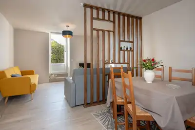 Image de Appartement 'La Maison Du Soyeux Ga' avec terrasse privée, Wi-Fi et climatisation