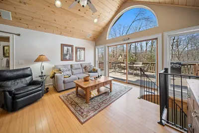 Image de Updated Mountain Home in Private Setting
