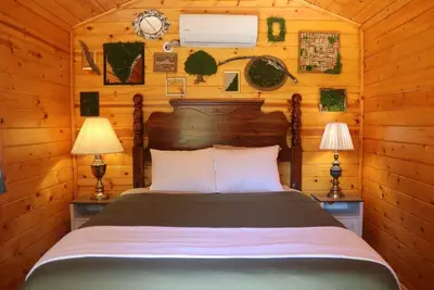 Image de Clover's Book Cabin on Hidden Paradise Farms