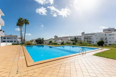 Image de Sunny Retreat w/ Pool and Balcony by LovelyStay