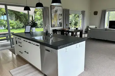 Image de Modern Hideaway - home away from home