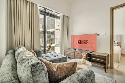 Image de GuestReady - Retraite contemporaine à Azizi Gardens