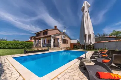 Image de Villa Mia & Iva for 6+2 people near Poreč with private pool & kids playground - pet friendly