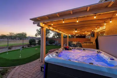 Image de Las Polinas Golf Course! Putting Green, Hot Tub, Outdoor Kitchen & Tv!