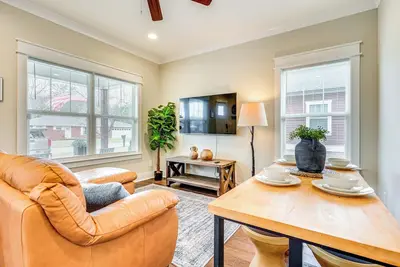 Image de Near Parks & Lakes: Family-Friendly Cleveland Home