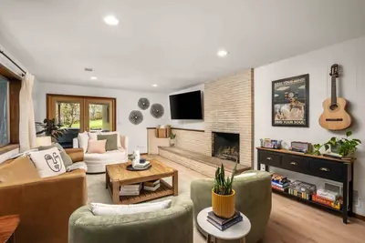 Image de Stunning West Portland Home, Hot Tub, Bocce Ball, Pet Friendly, Games, Fully Fenced w/ Huge Yard
