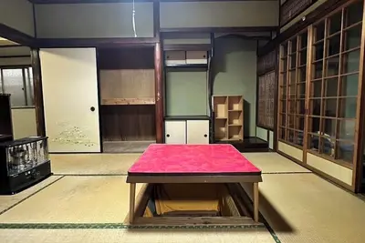 Image de A 10-minute walk from Beppu Station! An old private house surrounded by buildings, full of privacy and seclusion. Antique items in the old house can be purchased if you like!