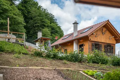 Image de Maison de vacances avec piscine privée, terrasse partagée et Wi-Fi