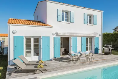 Image de Jolie maison toute neuve avec jardin clôturé, piscine et climatisation.