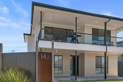 Image de Mid Coast Surf & Vines by Wine Coast Holidays