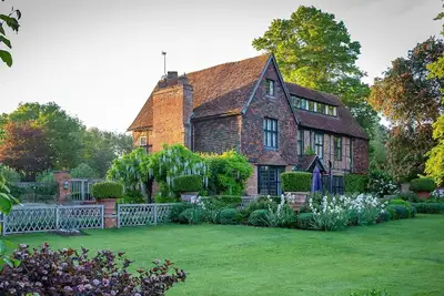 Image de Chalford Manor - Swimming pool, tennis court, near pub