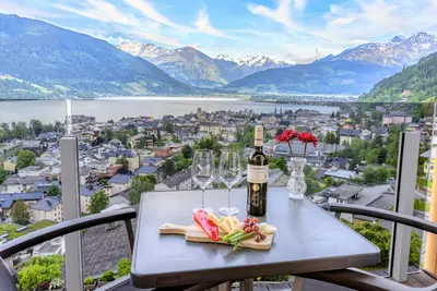 Image de Luxury apartment with breathtaking views over the lake, steam sauna, big terrace