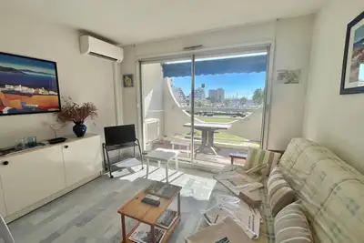 Image de Studio avec parking, climatisation et terrasse à 500m des plages