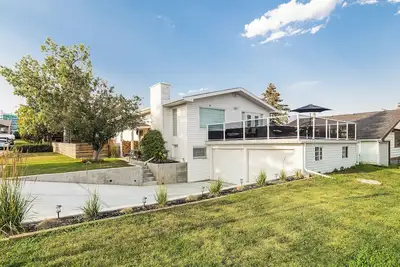 Image de Renovated 3-Bed  Near Stampede, Zoo & Airport – Perfect Location & Comfort!