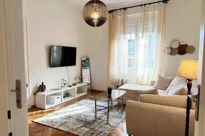 Image de Cozy & Modern Salon • Central Belgrade • Fast WiFi, Ac • Perfect for Families