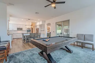 Image de Relaxing Desert Retreat: Pool, Games & Comfort