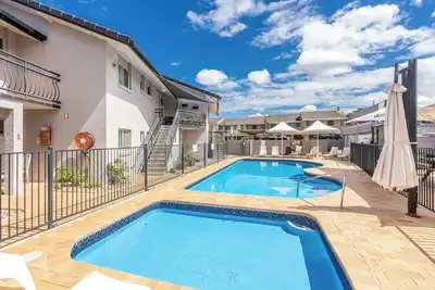 Image de Absolute Beachfront Apartment 2t