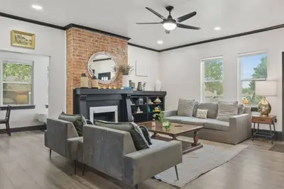 Image de Spacious Urban Oasis Near Plaza District | Latest Amenities #16