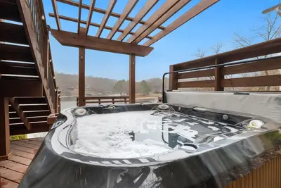 Image de Dock Holiday-Hot Tub-Private Dock & Kayaks