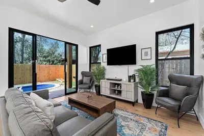 Image de Downtown Atx - Unit A | Modern Home | Pool