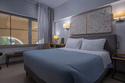 Image de Square Elegant Suite I on Aristorelous Square