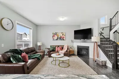 Image de New! Family 4br w Kid's Play Den & Yard- Free Banff Pass, Bbq, Wine!