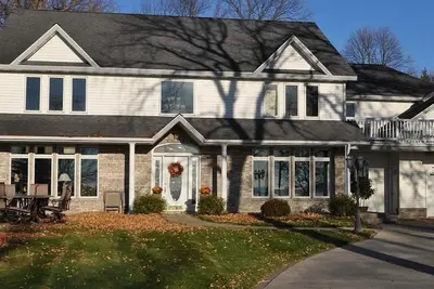Image de Spacious 5-bedroom house in terrific Detroit Lakes with WiFi, Ac on Detroit lake