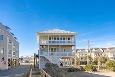 Image de Dune Just Fine - Gorgeous 5br Home - Pool, Elevator, Porches & More!