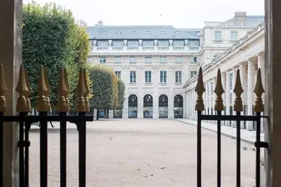 Image de Rare! 365m2 -High ceilings, stunning mouldings, lovely period details-Palais Royale
