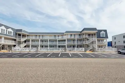 Image de Fully Renovated Beach Block condominium