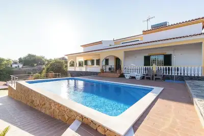 Image de 3 bedroom villa with pool, garden and parking space