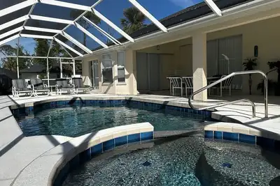 Image de \nFamily villa with great amenities, a luxurious pool, and stunning beaches!