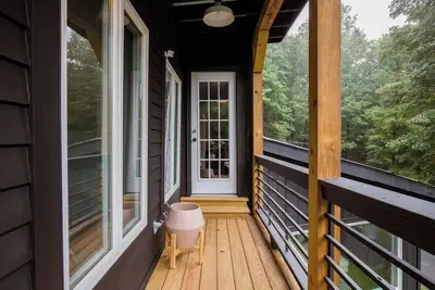 Image de Pond & Sauna at Black Ridge Cottage in Woodstock
