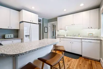 Image de Sandpiper by the Sea - House & Cottage – Beautiful Stay for 12 w\/ Beach Access
